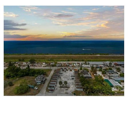 Modern Studio Retreat With King Bed - Cozy Comfort Pahokee Экстерьер фото